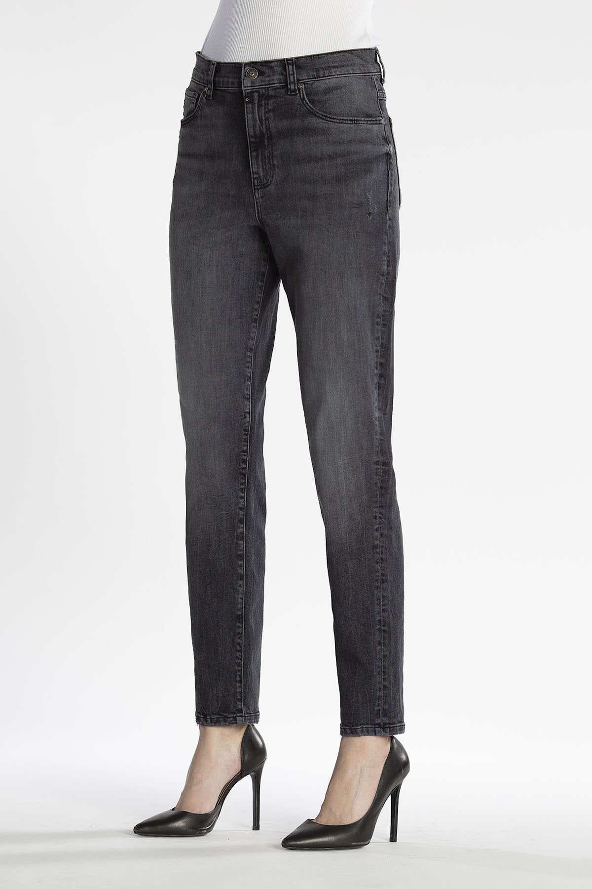 MOM Jeans Relaxed Fit Lynn Coal Black Jeans C.O.J - Cup of Joe Denim
