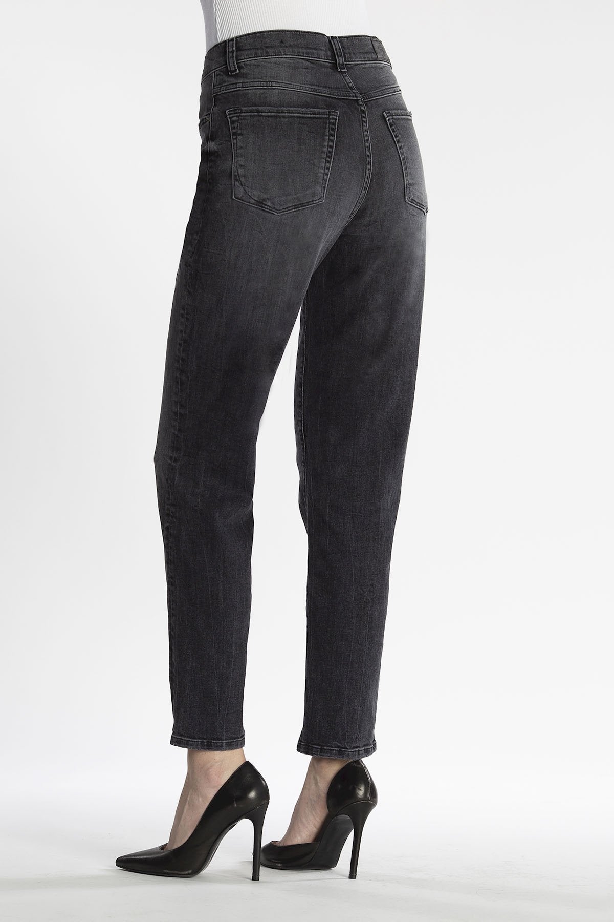 MOM Jeans Relaxed Fit Lynn Coal Black Jeans C.O.J - Cup of Joe Denim