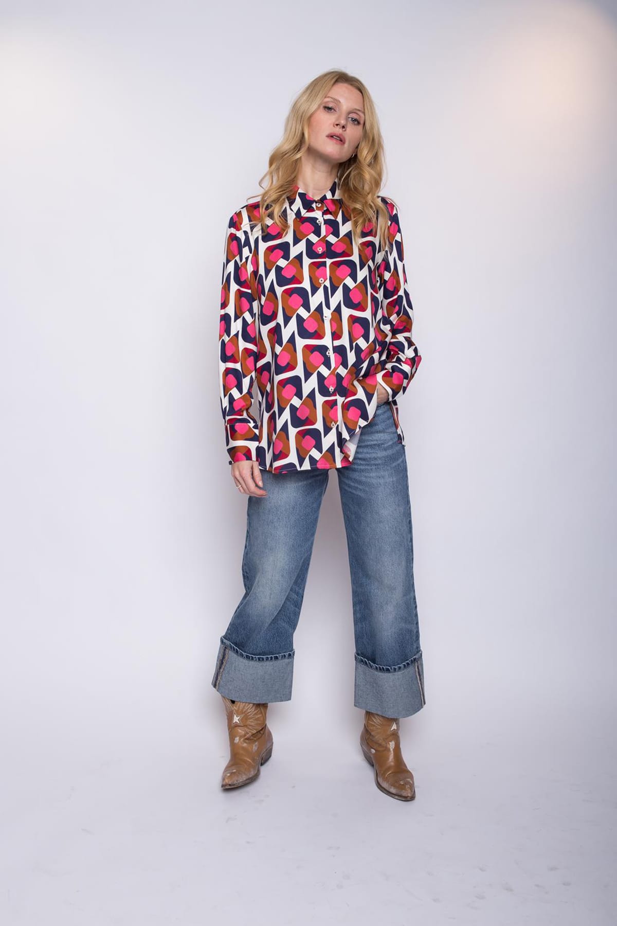 Weite Hemdbluse mit geometrischem Muster white navy pink Blusen Emily van den Bergh