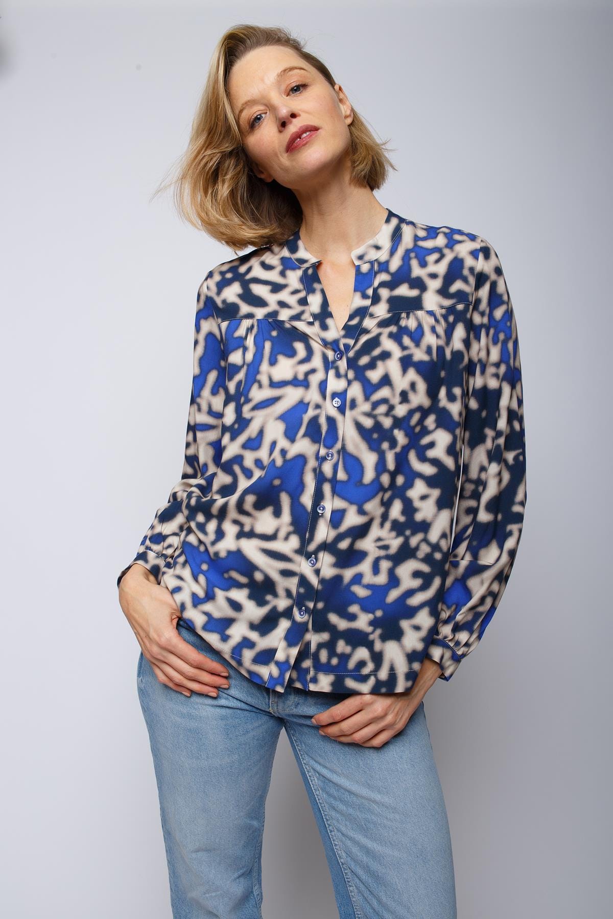 Bluse Damenbluse Knopfleiste taupe azur Bluse Emily van den Bergh 