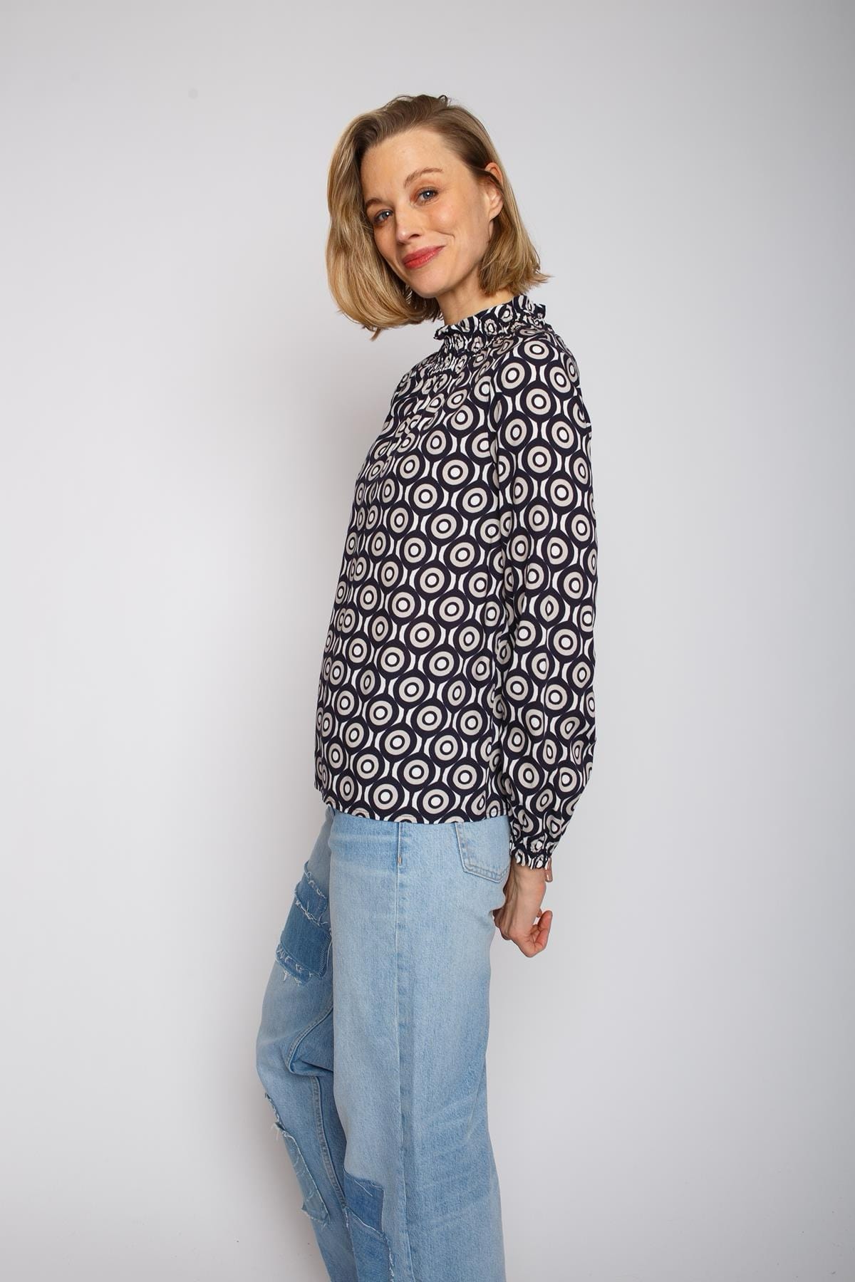 Bluse mit Smoke Detail am Kragen navy taupe dots Bluse Emily van den Bergh 