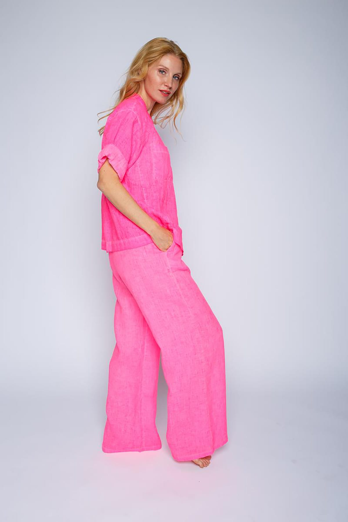 Boxy Bluse mit Halbarm und zwei Brusttaschen neon pink Bluse Emily van den Bergh 