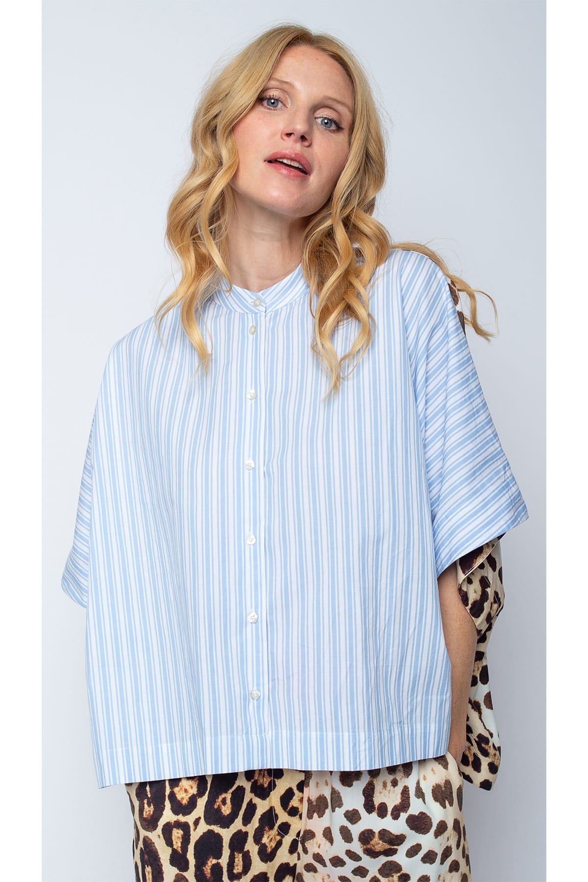 Damenbluse kruzarm bleu white stripe Bluse Emily van den Bergh 