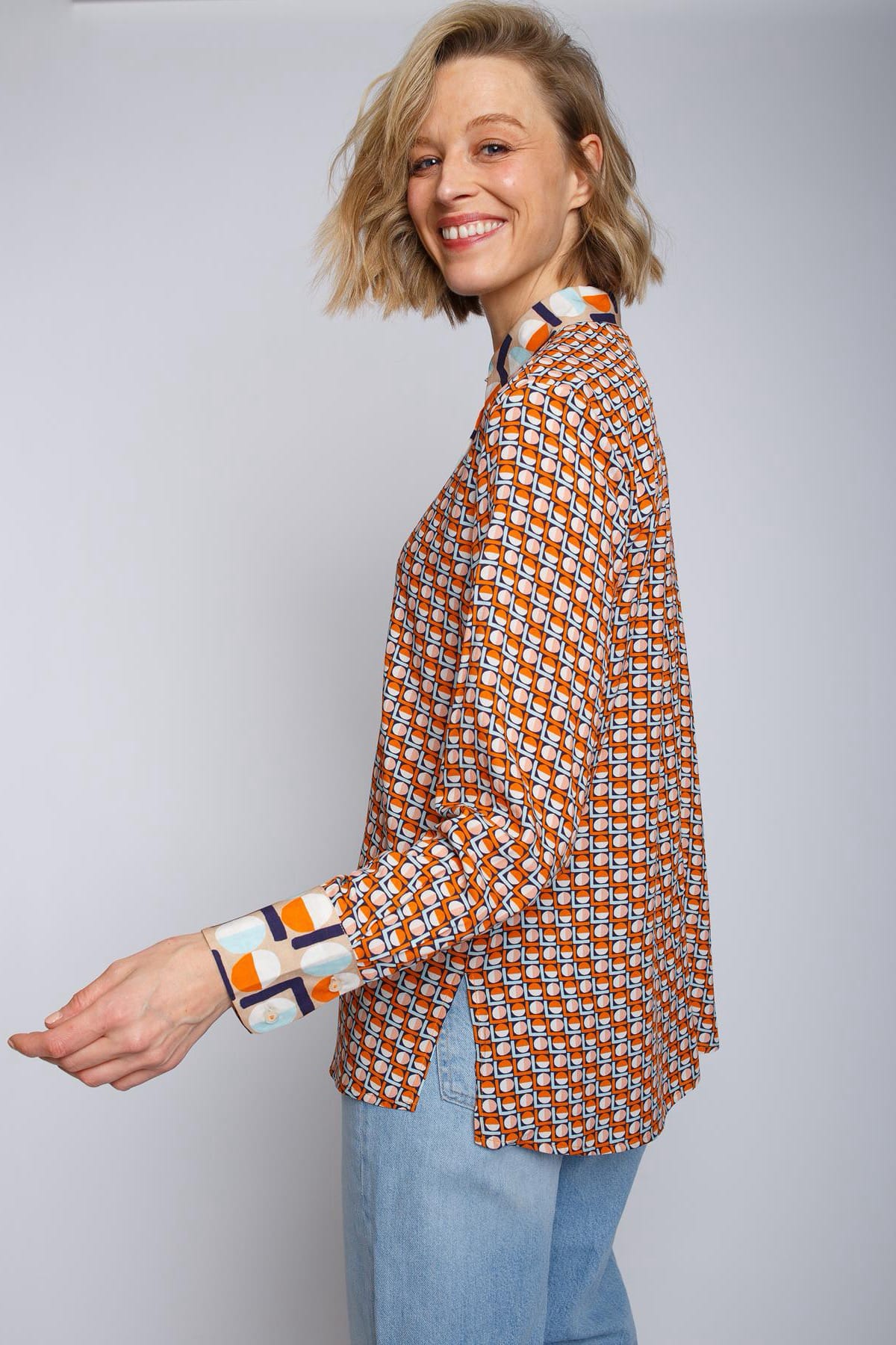 Hemdbluse mit Kontrastdetails orange geometric Bluse Emily van den Bergh 