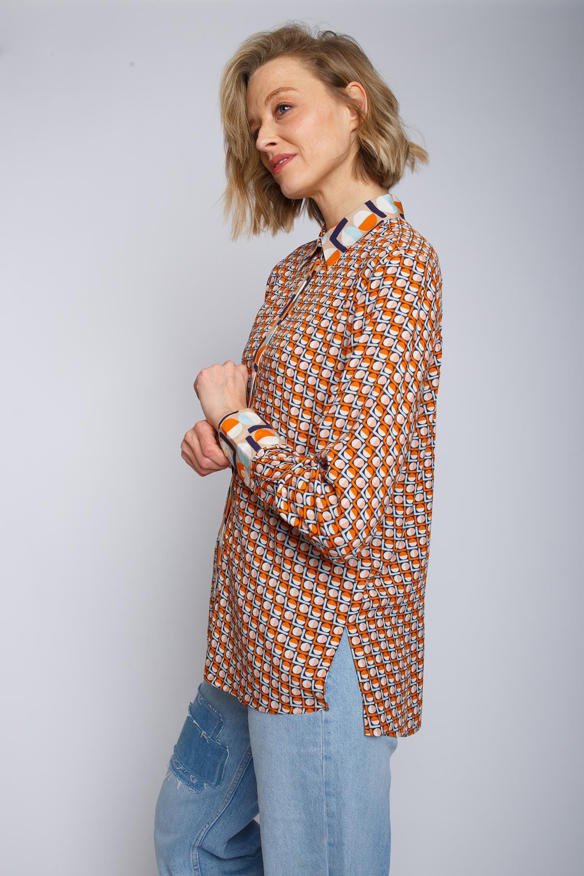 Hemdbluse mit Kontrastdetails orange geometric Bluse Emily van den Bergh 