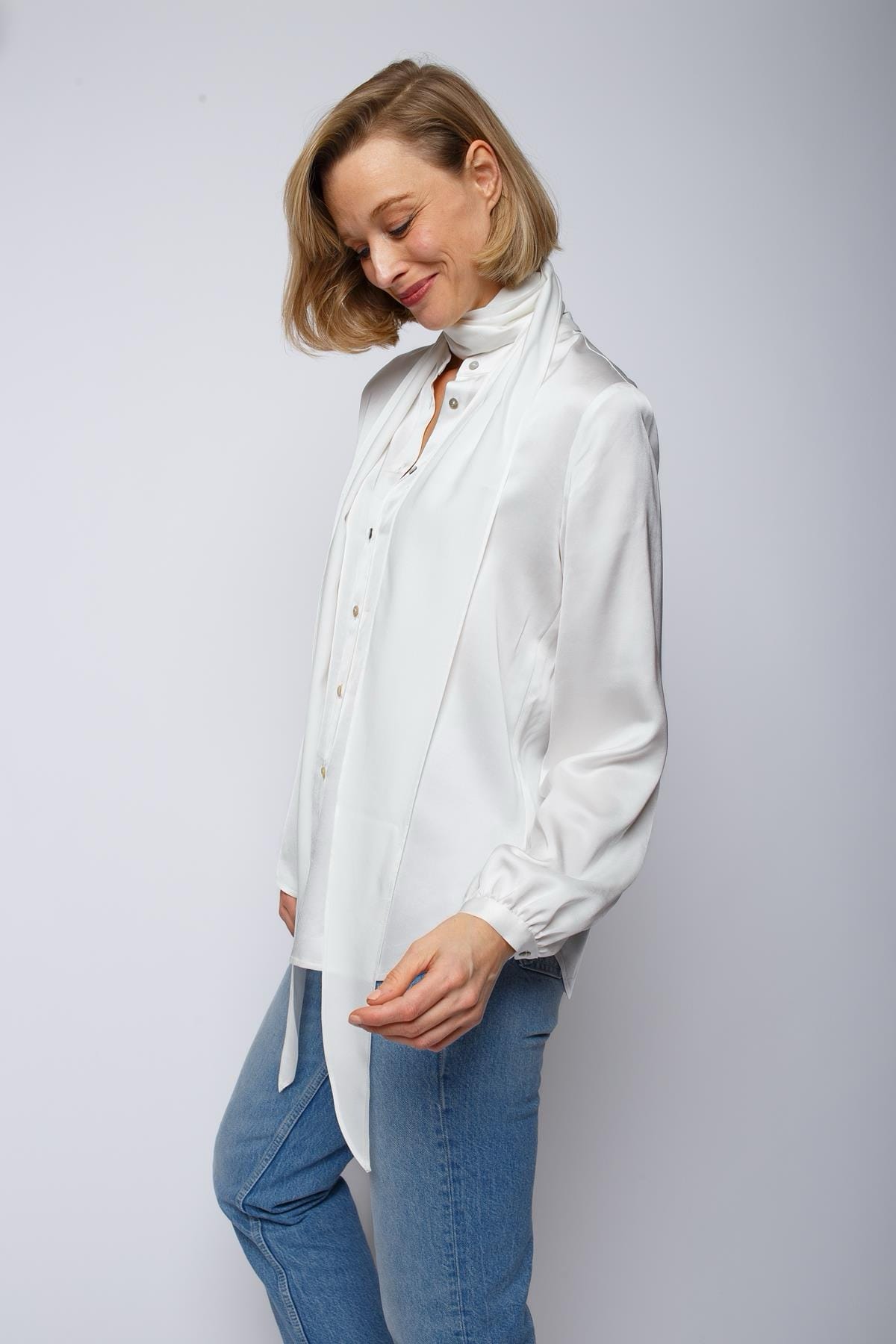 Lockere Bluse mit abnehmbarer Schluppe offwhite Bluse Emily van den Bergh 