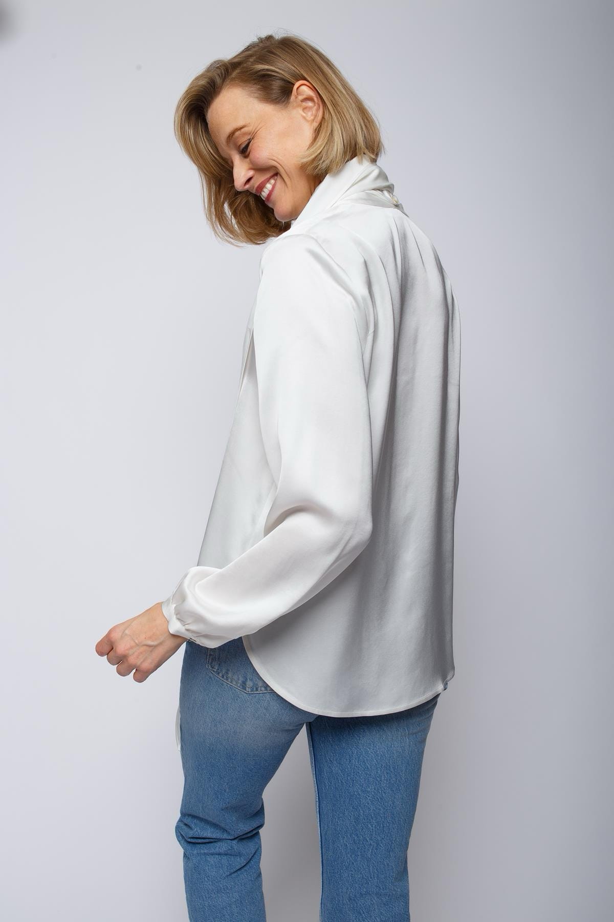 Lockere Bluse mit abnehmbarer Schluppe offwhite Bluse Emily van den Bergh 