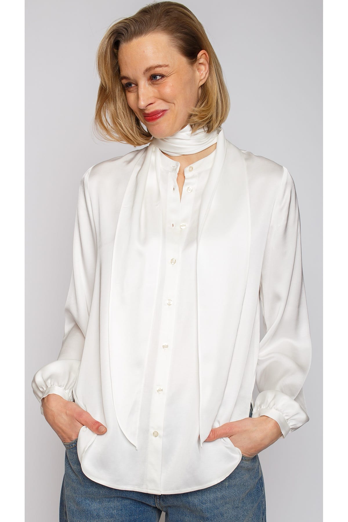 Lockere Bluse mit abnehmbarer Schluppe offwhite Bluse Emily van den Bergh 