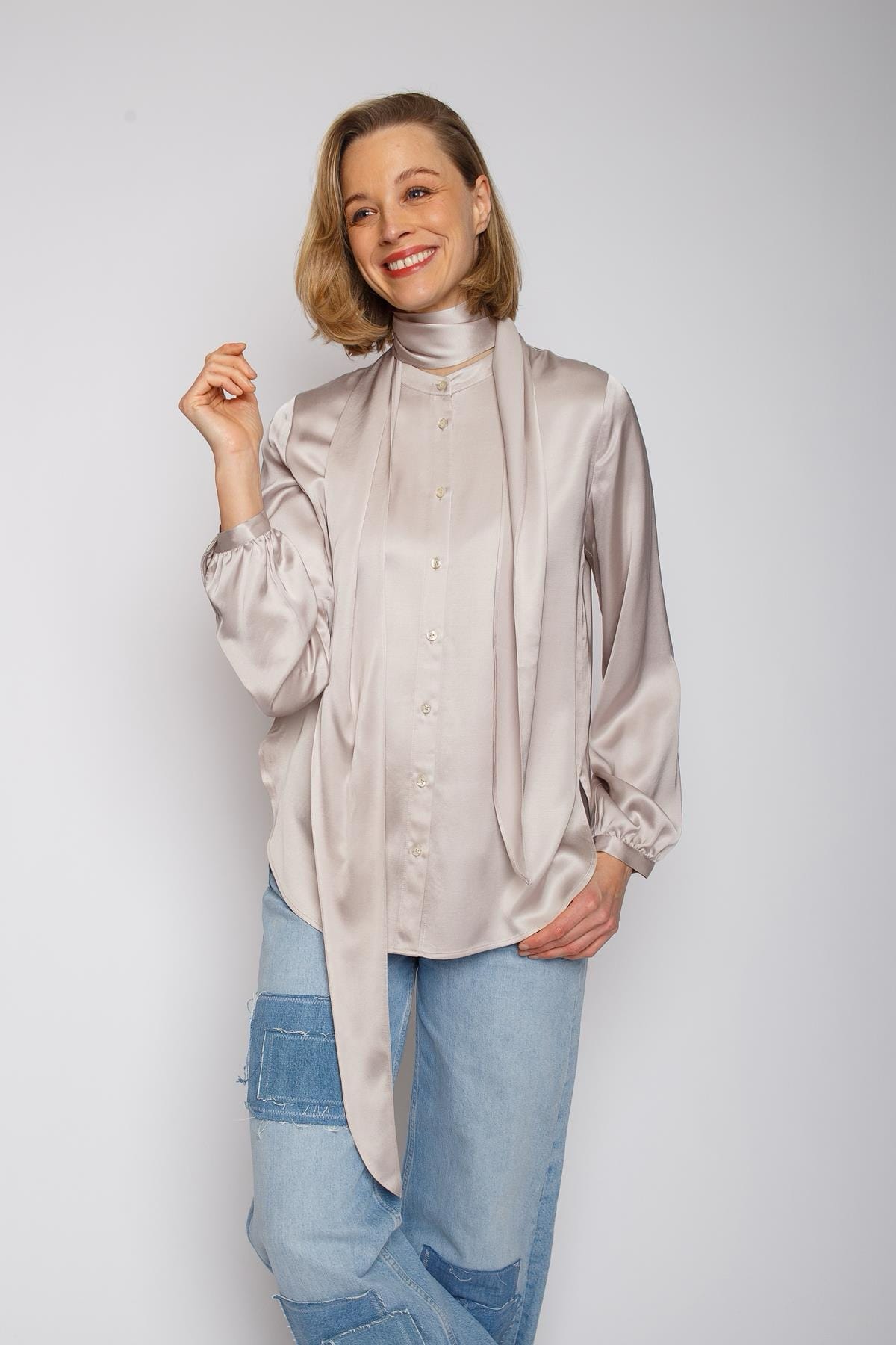 Lockere Bluse mit abnehmbarer Schluppe taupe Bluse Emily van den Bergh 