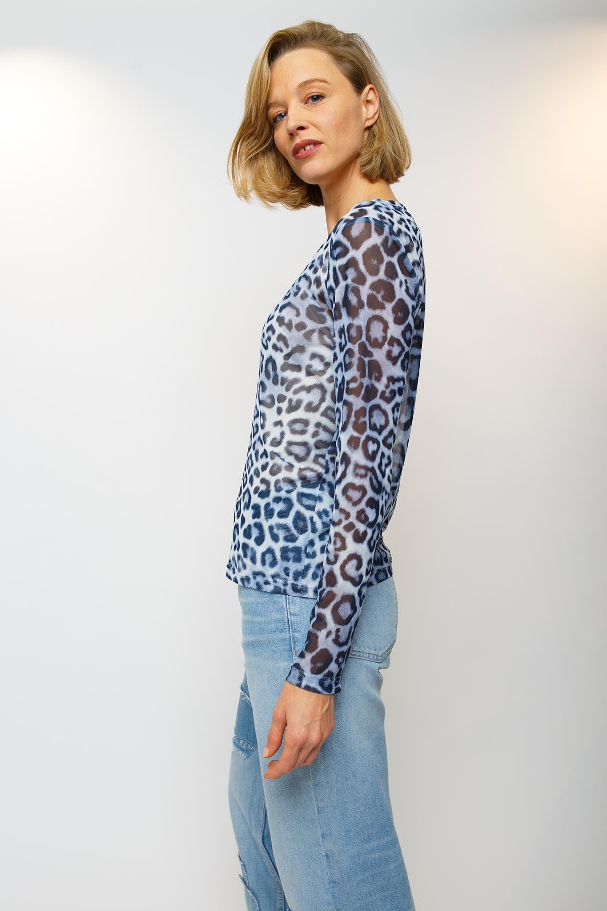 Longsleeve Longsleeve indigo leo Longsleeve Emily van den Bergh 