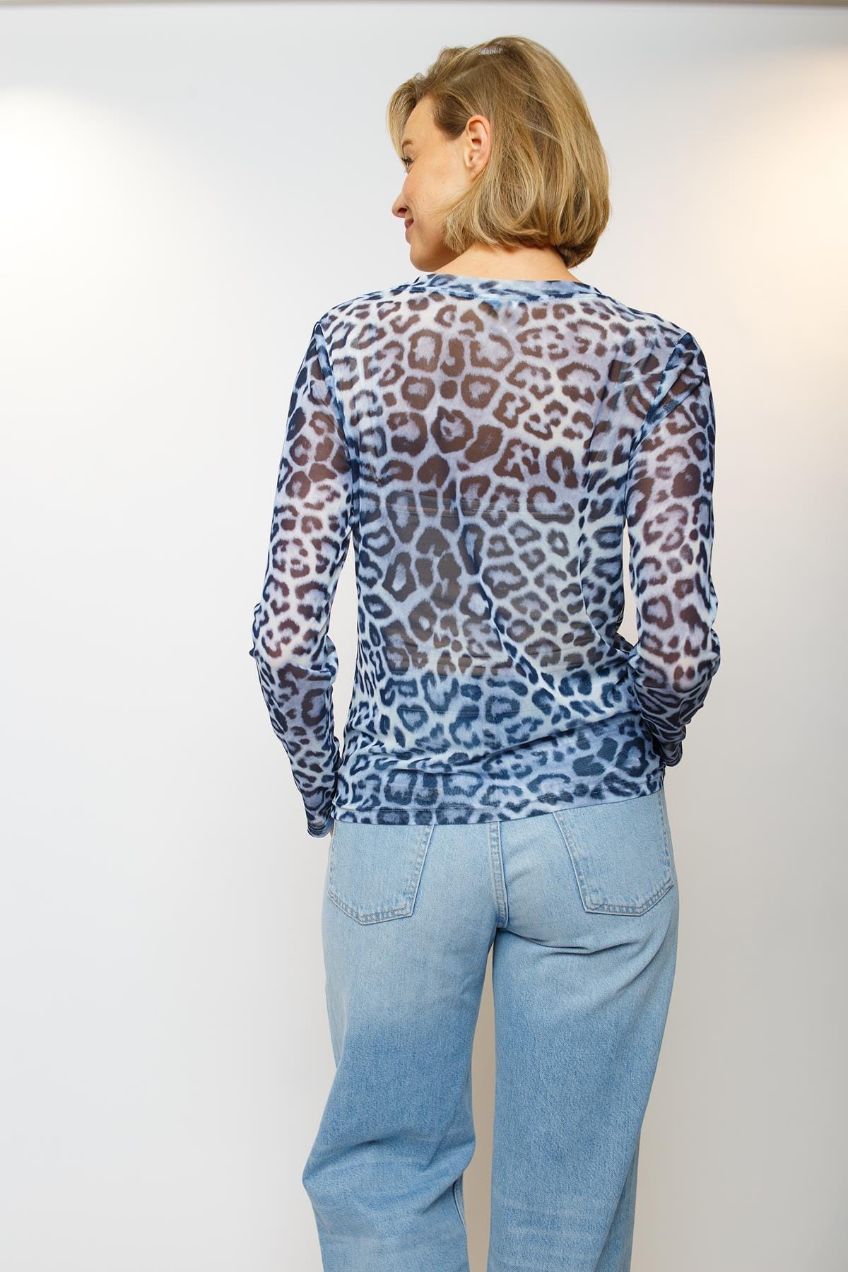 Longsleeve Longsleeve indigo leo Longsleeve Emily van den Bergh 