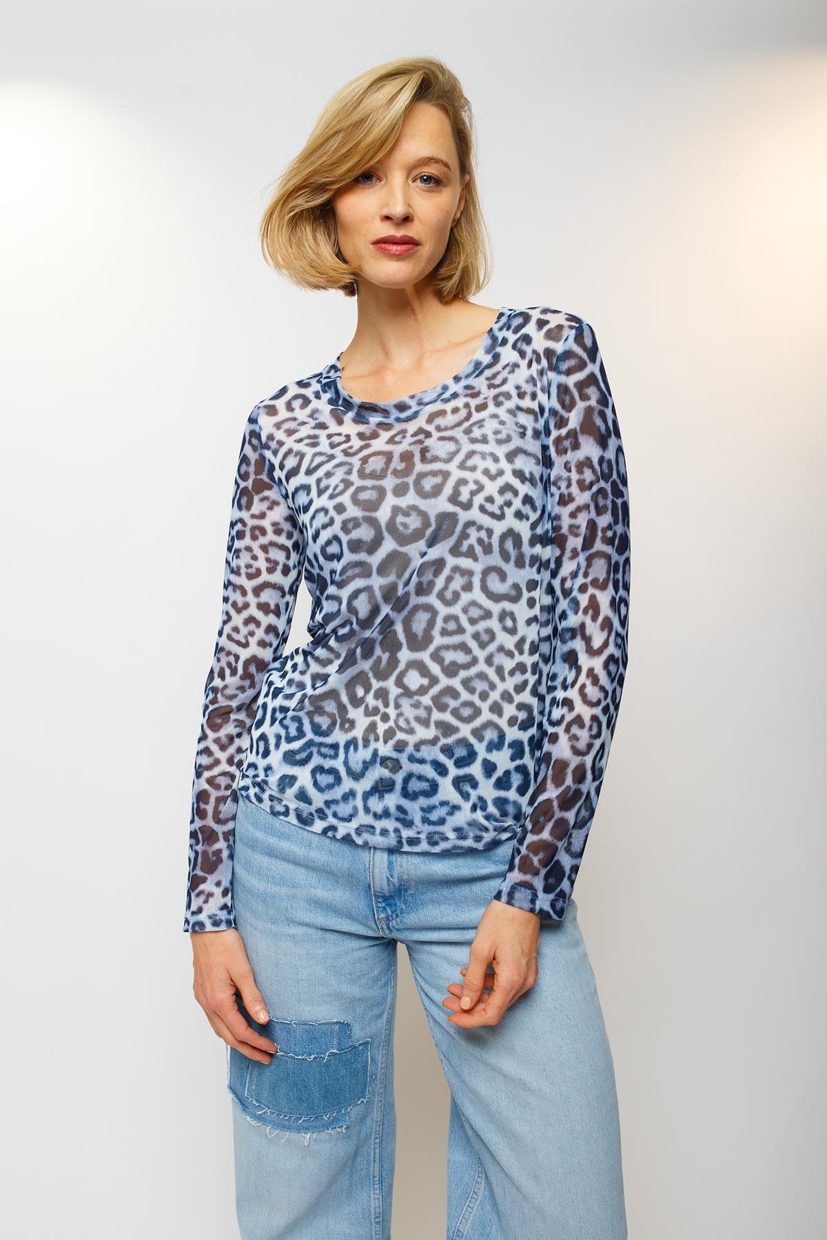 Longsleeve Longsleeve indigo leo Longsleeve Emily van den Bergh 