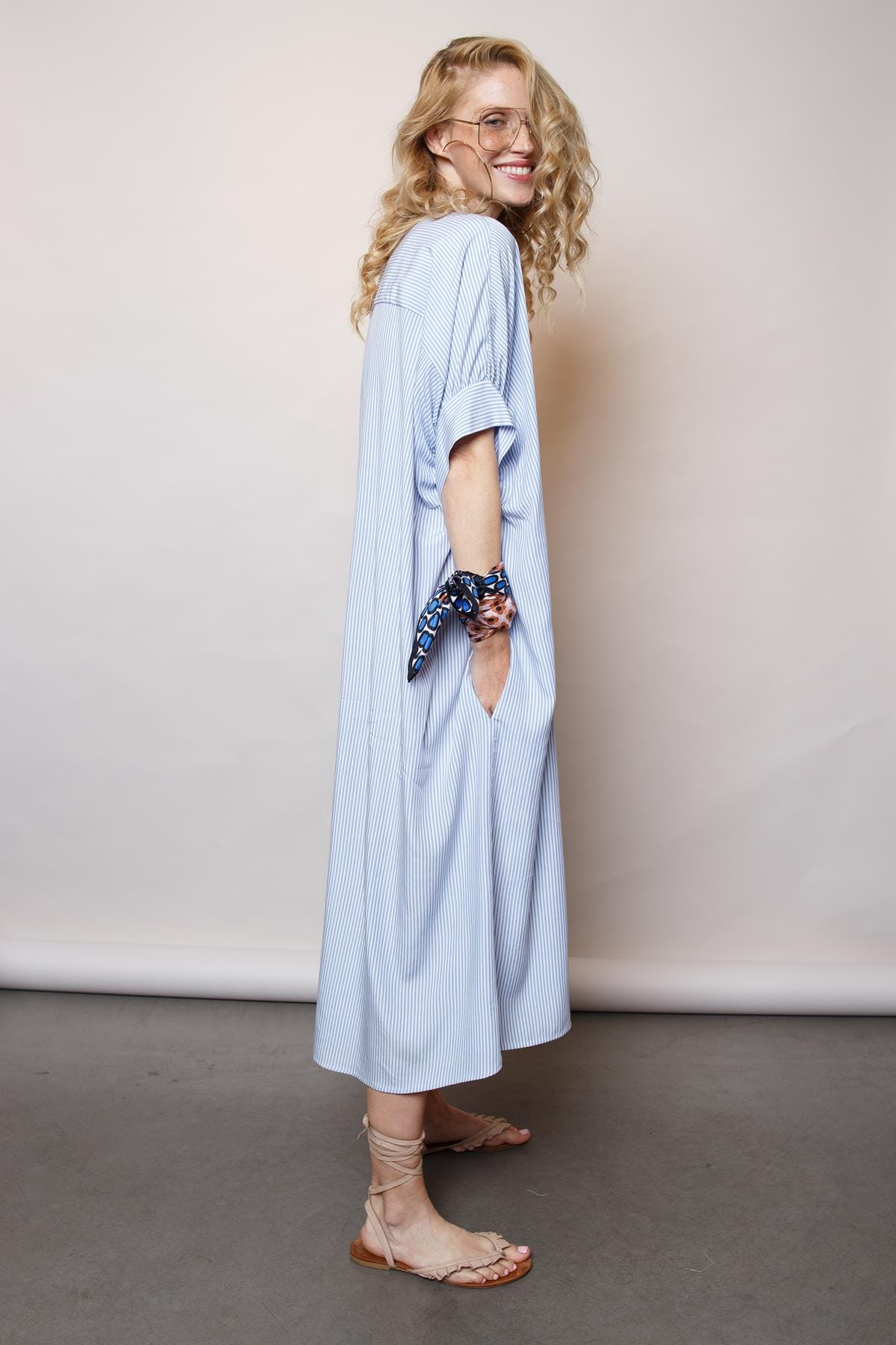 Oversize Blusenkleid mit Hemdblusenkragen blue white stripe Kleid Emily van den Bergh 