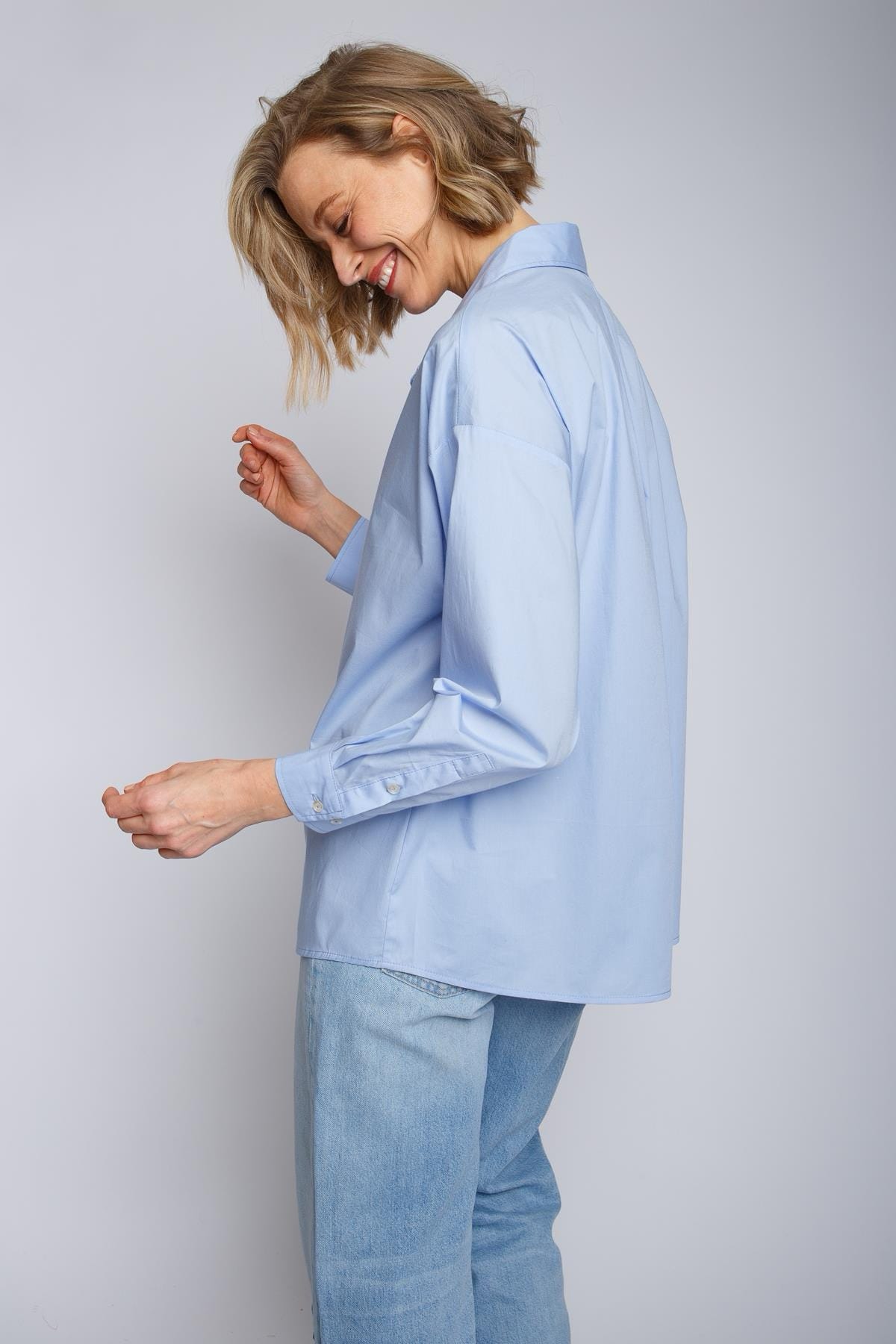 Oversized Hemdbluse mit überschnittener Schulter light blue Bluse Emily van den Bergh 