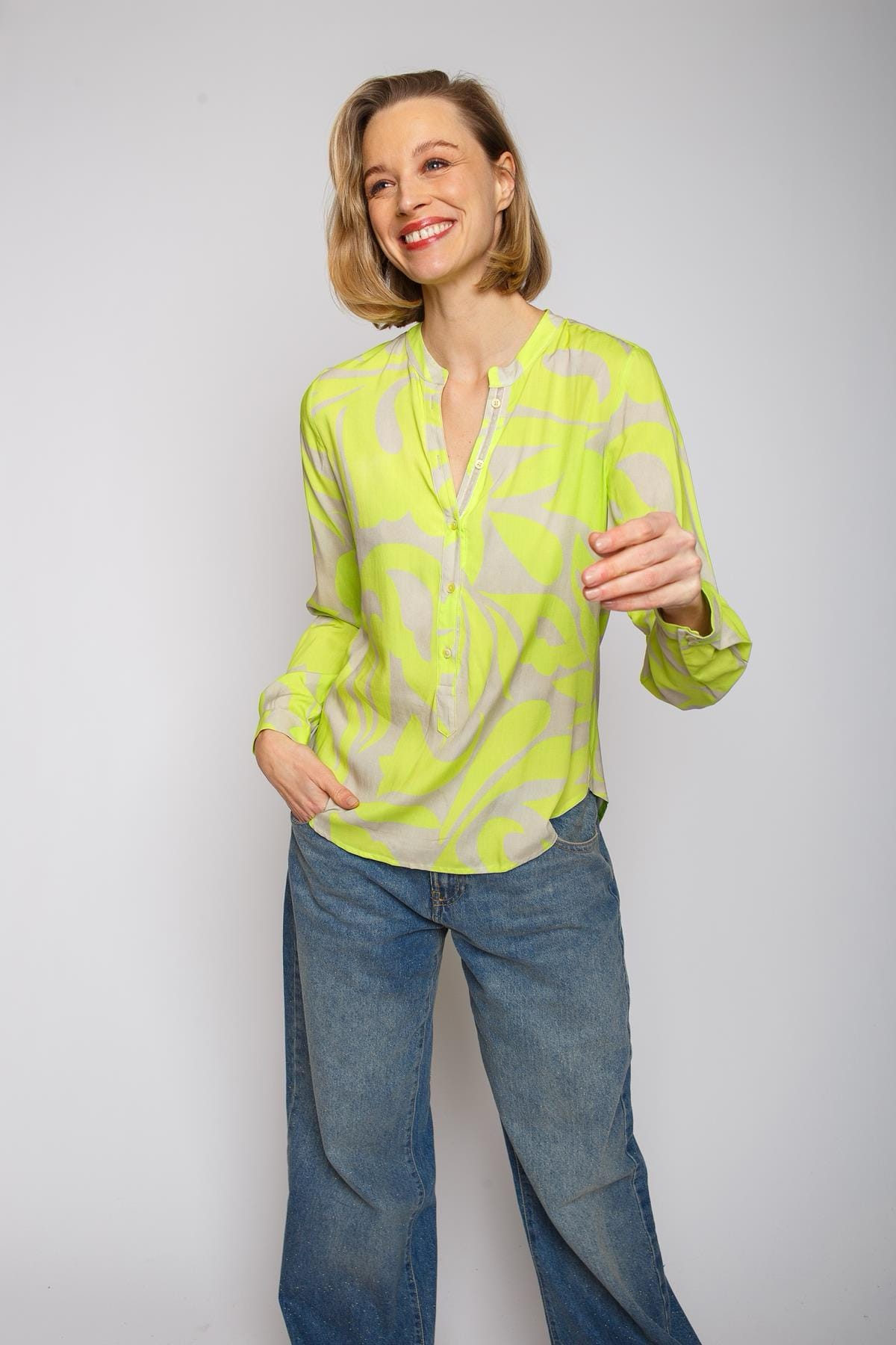 Shirtbluse mit halber Knopfleiste limette taupe Bluse Emily van den Bergh 