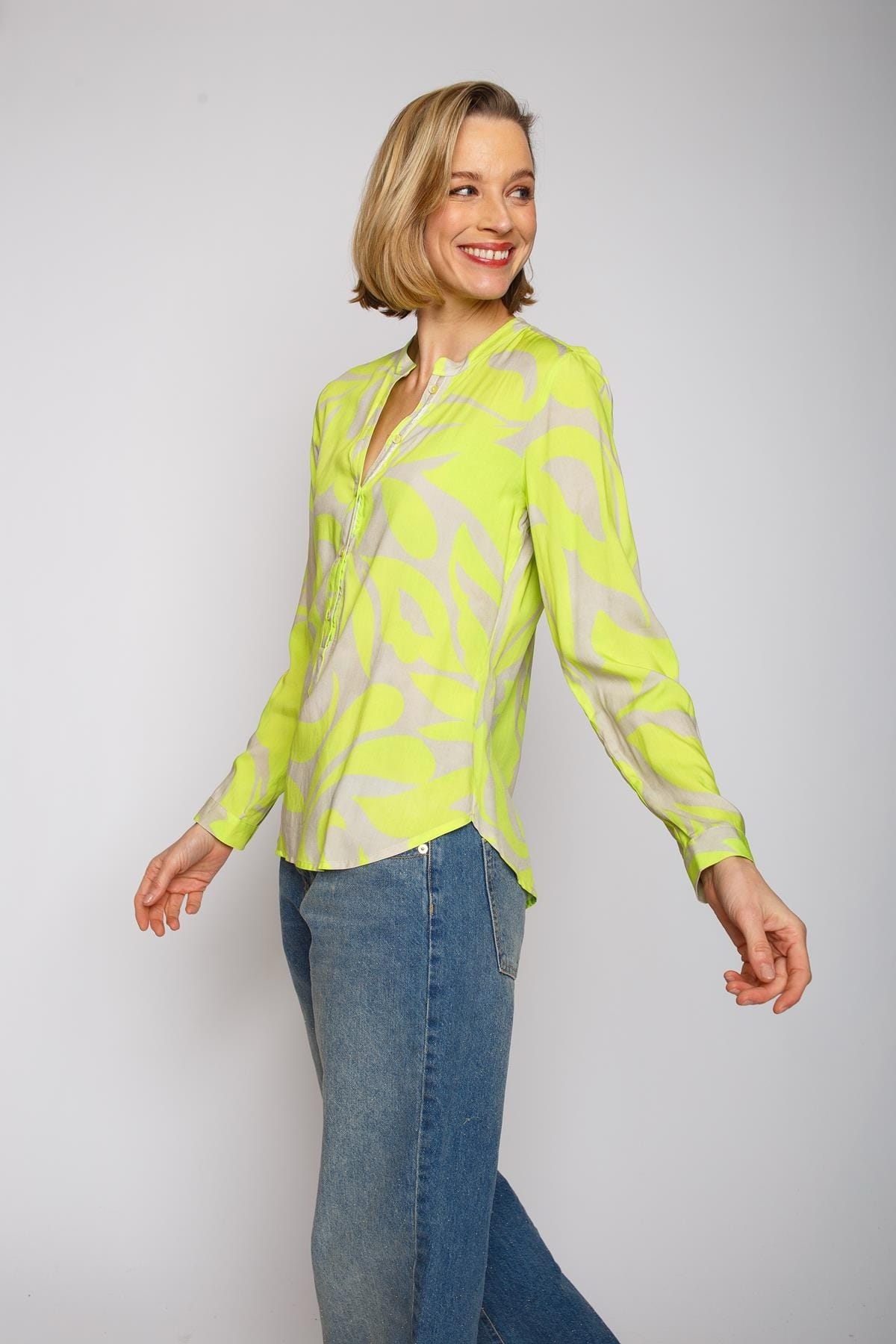 Shirtbluse mit halber Knopfleiste limette taupe Bluse Emily van den Bergh 