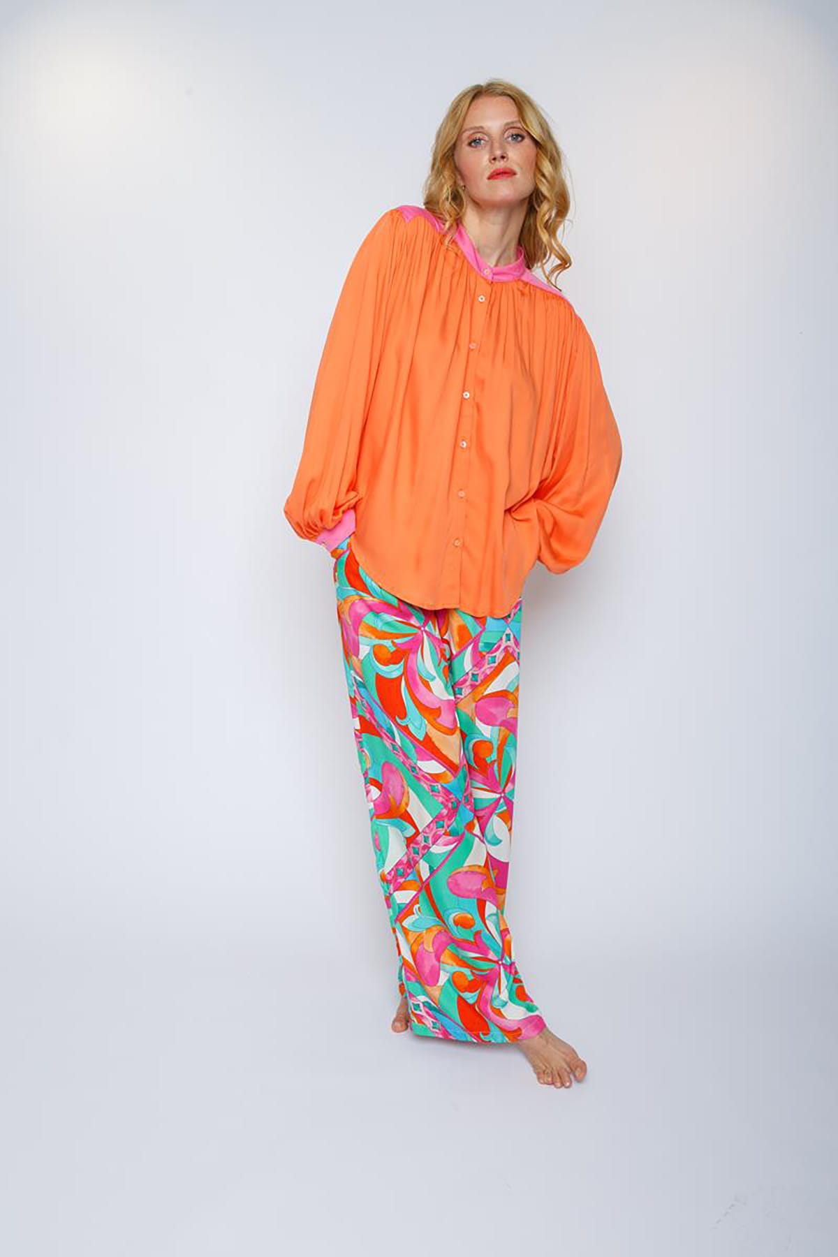 Weite Bluse mit pinken Details orange Bluse Emily van den Bergh 