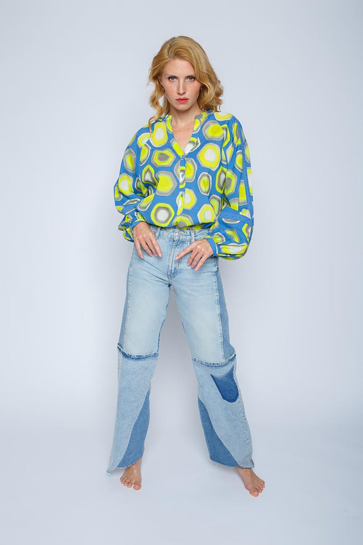 Weite Shirtbluse mit V-Ausschnitt und halber Knopfleiste denim lemon dots Bluse Emily van den Bergh 