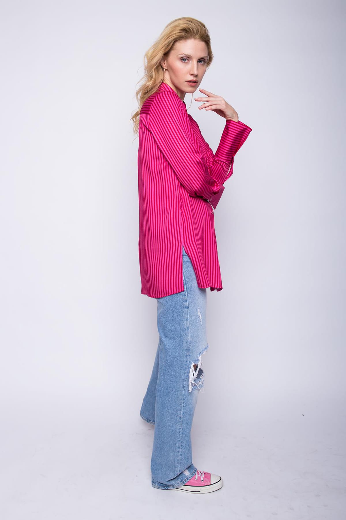 Lässige, gestreifte Hemdbluse mit seitlichen Schlitzen und großen Manschetten pink stripes Blusen Emily van den Bergh 